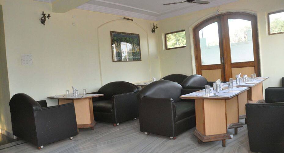 Mohan Raj Villas, Panna 5